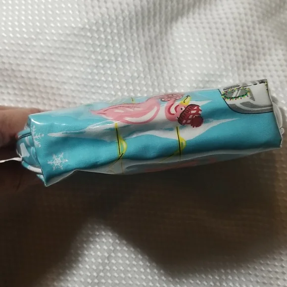 NICK & NORA FLAMINGO HOLIDAY COSMETIC CASE - Picture 4 of 8